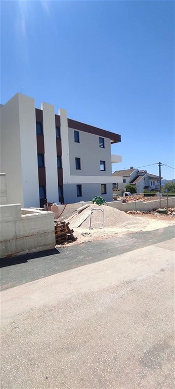 na-prodej-novy-a-velmi-prostorny-apartman-se-tremi-loznicemi-a-castecnym-vyhledem-na-more-zadardiklo-chorvatsko