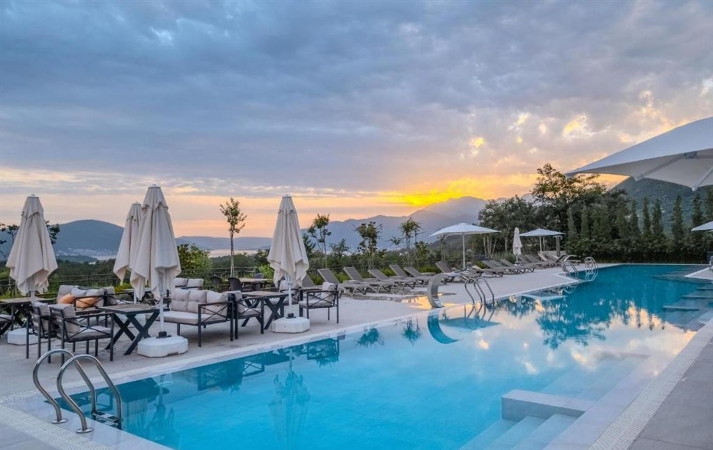 na-prodej-jednoloznicovy-apartman-v-hotelovem-komplexu-s-vyhlidkou-na-more-oblast-kotor-cerna-hora