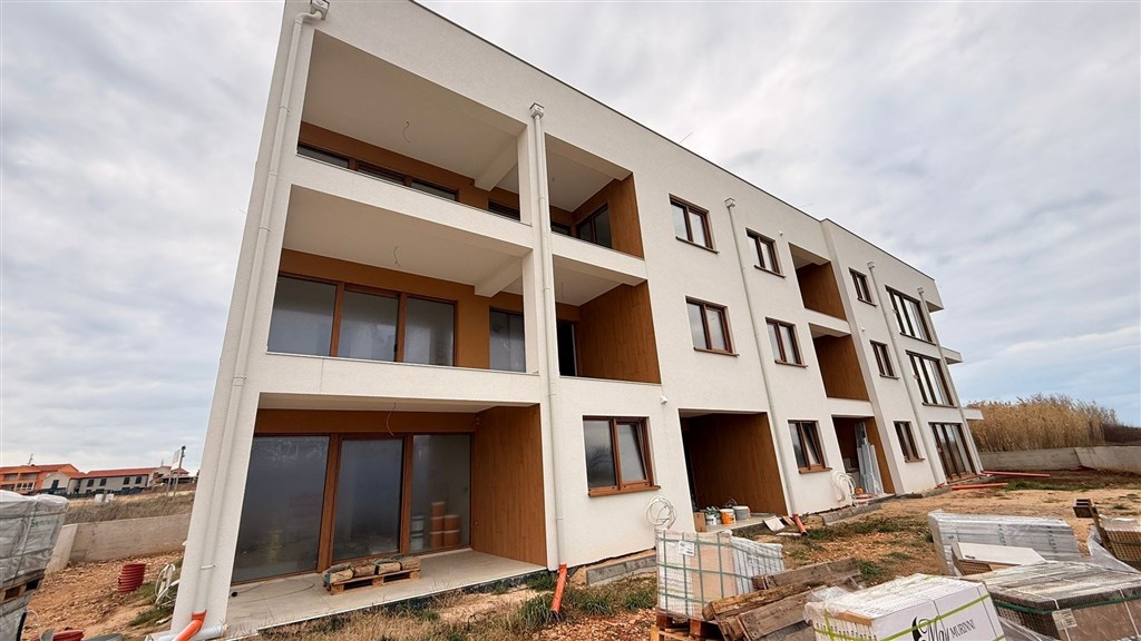 na-prodej-novy-prostorny-apartman-s-3-loznicemi-a-terasou-nin-chorvatsko