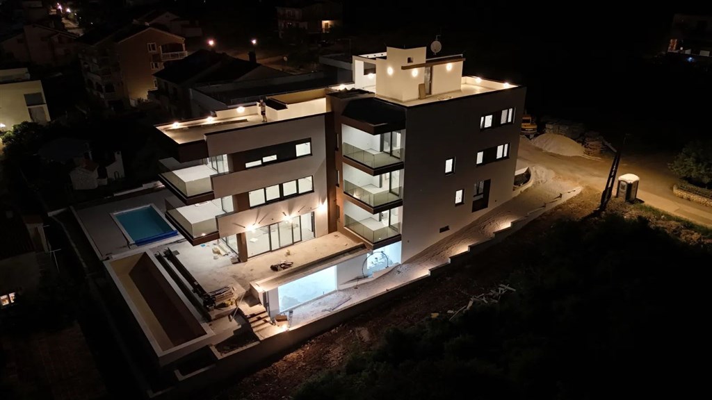 na-prodej-luxusni-apartman-se-3-loznicemi-v-novostavbe-s-castecnym-vyhledem-na-more-zadar-kozino-chorvatsko
