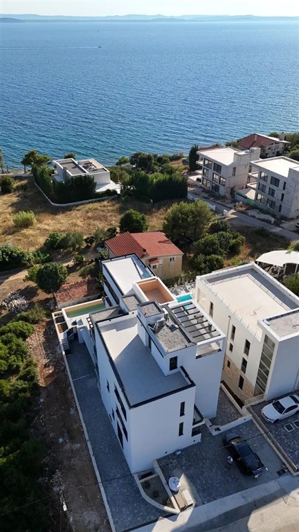 na-prodej-luxusni-apartman-se-3-loznicemi-v-novostavbe-s-castecnym-vyhledem-na-more-zadar-kozino-chorvatsko