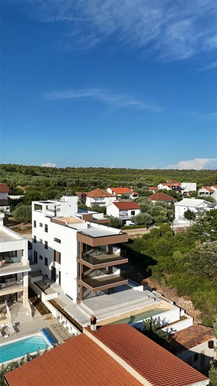 na-prodej-luxusni-apartman-se-3-loznicemi-v-novostavbe-s-castecnym-vyhledem-na-more-zadar-kozino-chorvatsko