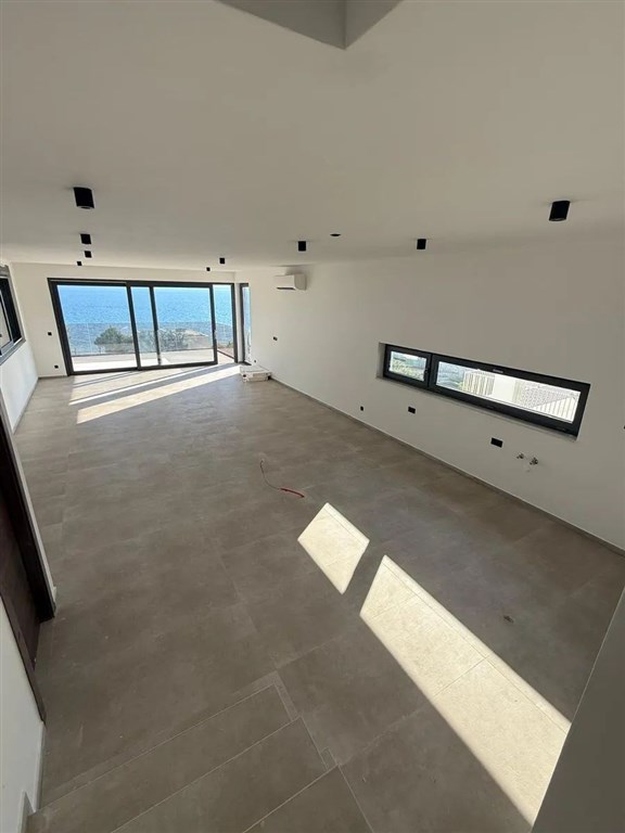 na-prodej-luxusni-apartman-se-3-loznicemi-v-novostavbe-s-castecnym-vyhledem-na-more-zadar-kozino-chorvatsko