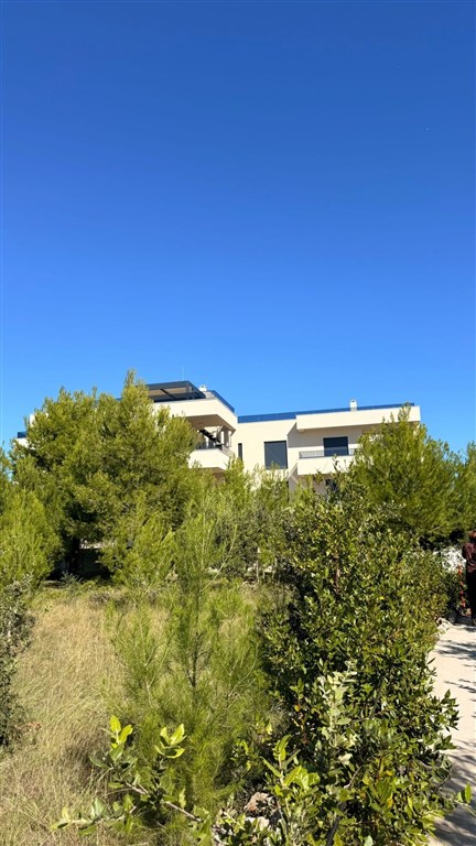 na-prodej-prostorny-novy-apartman-se-3-loznicemi-v-blizkosti-more-privlaka-chorvatsko