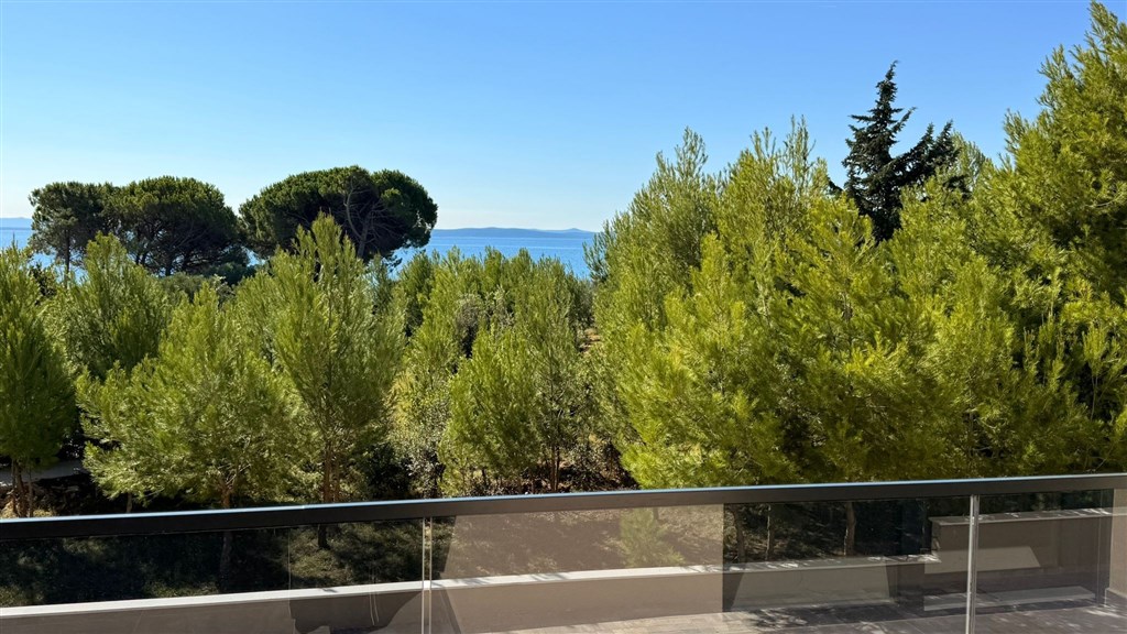 na-prodej-prostorny-novy-apartman-se-3-loznicemi-v-blizkosti-more-privlaka-chorvatsko