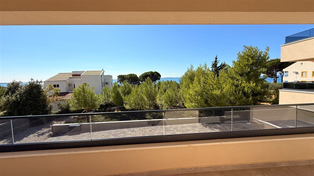 na-prodej-prostorny-novy-apartman-se-3-loznicemi-v-blizkosti-more-privlaka-chorvatsko