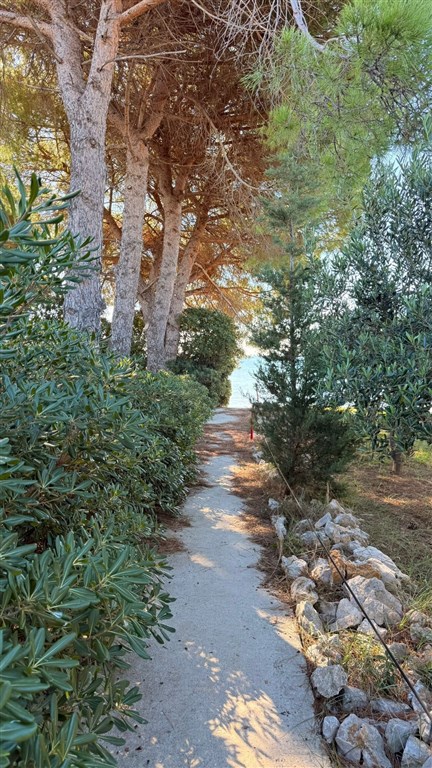 na-prodej-prostorny-novy-apartman-se-3-loznicemi-v-blizkosti-more-privlaka-chorvatsko