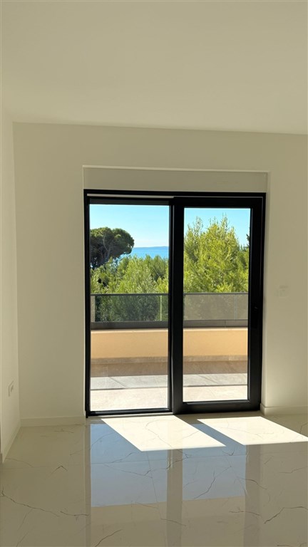 na-prodej-prostorny-novy-apartman-se-3-loznicemi-v-blizkosti-more-privlaka-chorvatsko