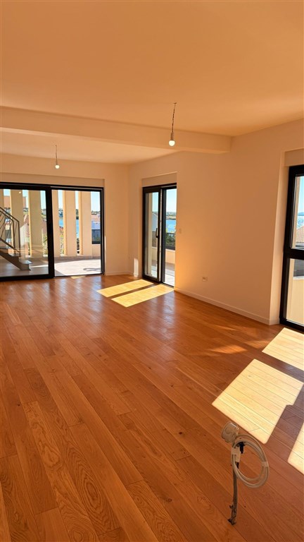 na-prodej-prostorny-novy-apartman-se-3-loznicemi-v-blizkosti-more-privlaka-chorvatsko