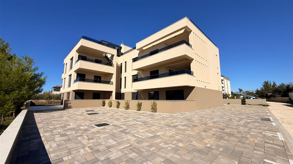 na-prodej-prostorny-novy-apartman-se-3-loznicemi-v-blizkosti-more-privlaka-chorvatsko