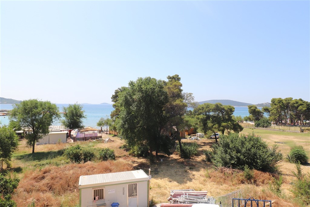 na-prodej-luxusni-apartman-se-3-loznicemi-a-krasnym-vyhledem-na-more-v-blizkosti-plaze-vodice-chorvatsko