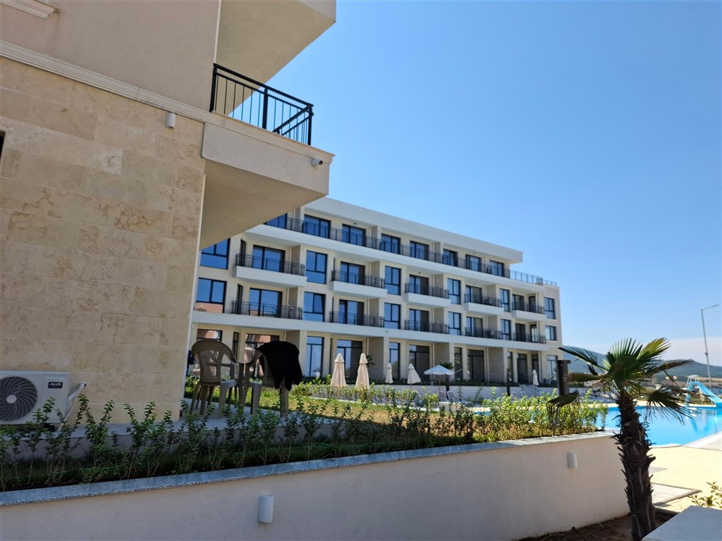 na-prodej-pekny-novy-a-kompletne-vybaveny-apartman-s-jednou-loznici-v-1-rade-od-more-achtopol-bulharsko