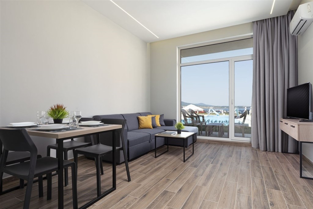 na-prodej-pekny-novy-a-kompletne-vybaveny-apartman-s-jednou-loznici-v-1-rade-od-more-achtopol-bulharsko