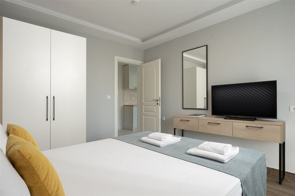 na-prodej-pekny-novy-a-kompletne-vybaveny-apartman-s-jednou-loznici-v-1-rade-od-more-achtopol-bulharsko