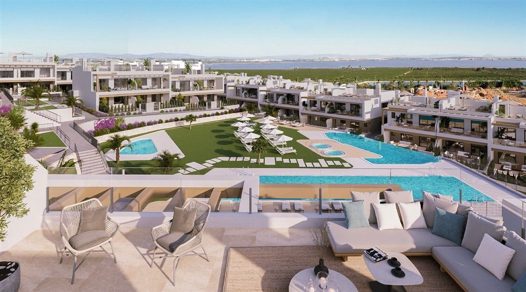 na-prodej-apartman-s-terasou-a-predzahradkou-v-novem-komplexu-torrevieja-spanelsko