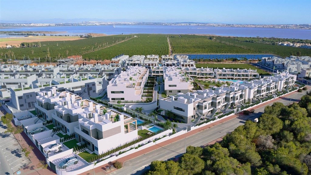 na-prodej-apartman-s-terasou-a-predzahradkou-v-novem-komplexu-torrevieja-spanelsko