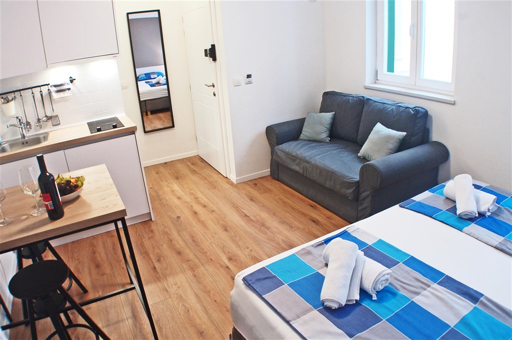 na-prodej-krasny-kamenny-dum-se-ctyrmi-studioapartmany-v-srdci-stareho-mesta-sibenik-chorvatsko