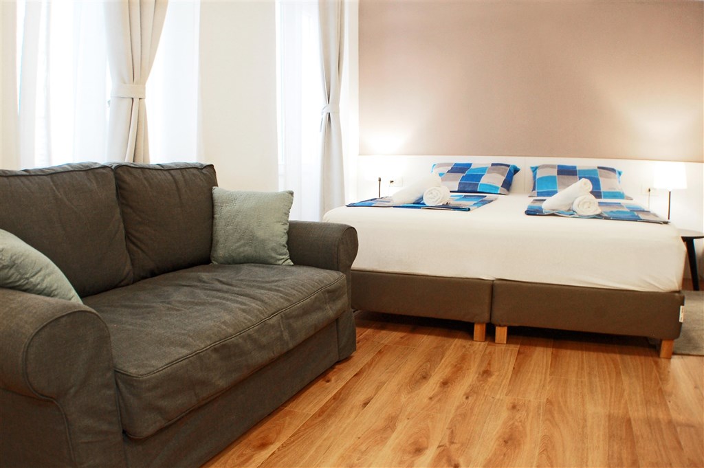 na-prodej-krasny-kamenny-dum-se-ctyrmi-studioapartmany-v-srdci-stareho-mesta-sibenik-chorvatsko