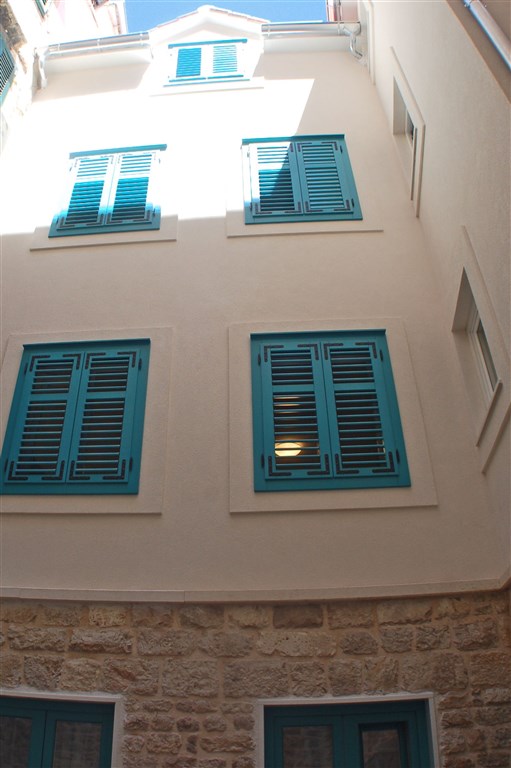 na-prodej-krasny-kamenny-dum-se-ctyrmi-studioapartmany-v-srdci-stareho-mesta-sibenik-chorvatsko