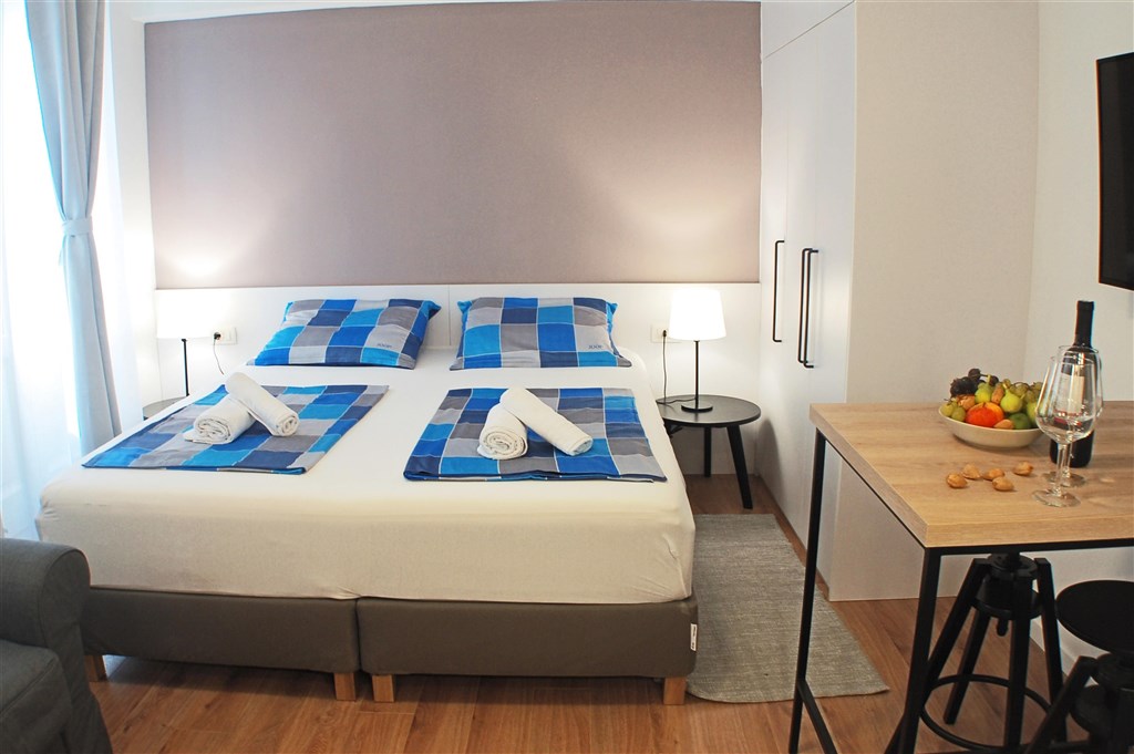 na-prodej-krasny-kamenny-dum-se-ctyrmi-studioapartmany-v-srdci-stareho-mesta-sibenik-chorvatsko