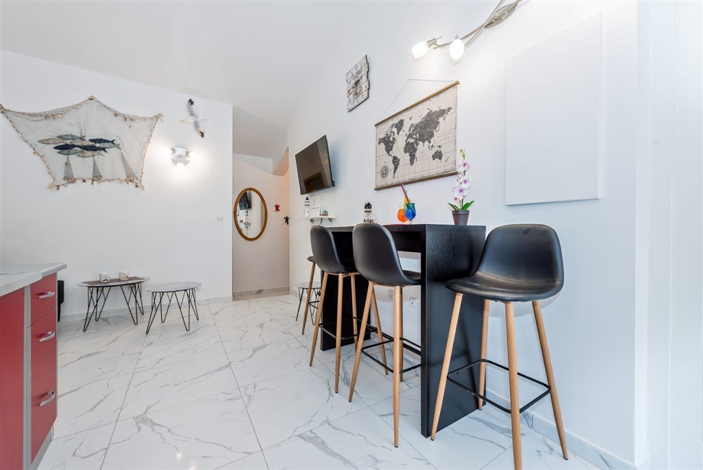 na-podej-rodinny-dum-se-dvema-samostatnymi-apartmany-v-blizkosti-more-a-plaze-jadrija-chorvatsko