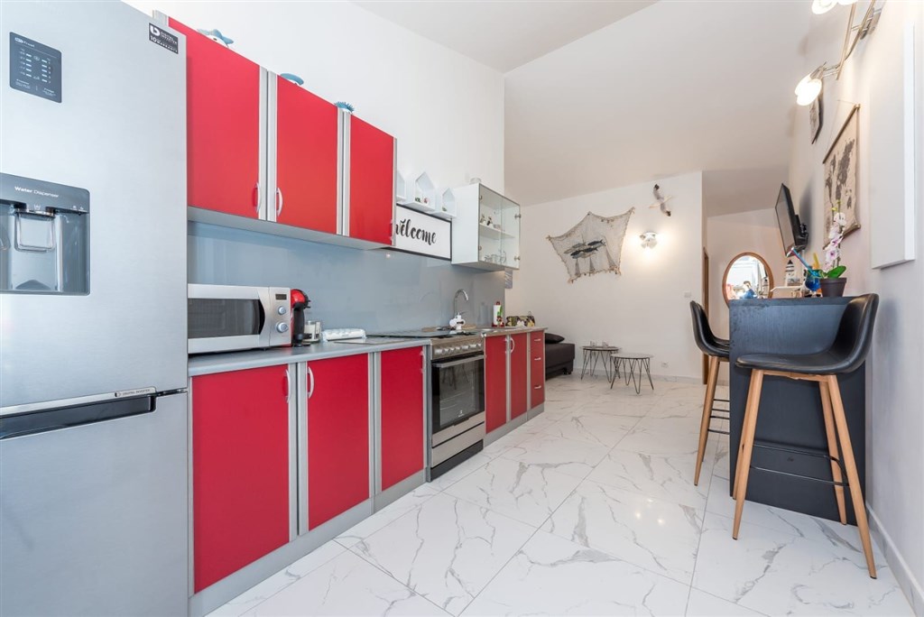 na-podej-rodinny-dum-se-dvema-samostatnymi-apartmany-v-blizkosti-more-a-plaze-jadrija-chorvatsko