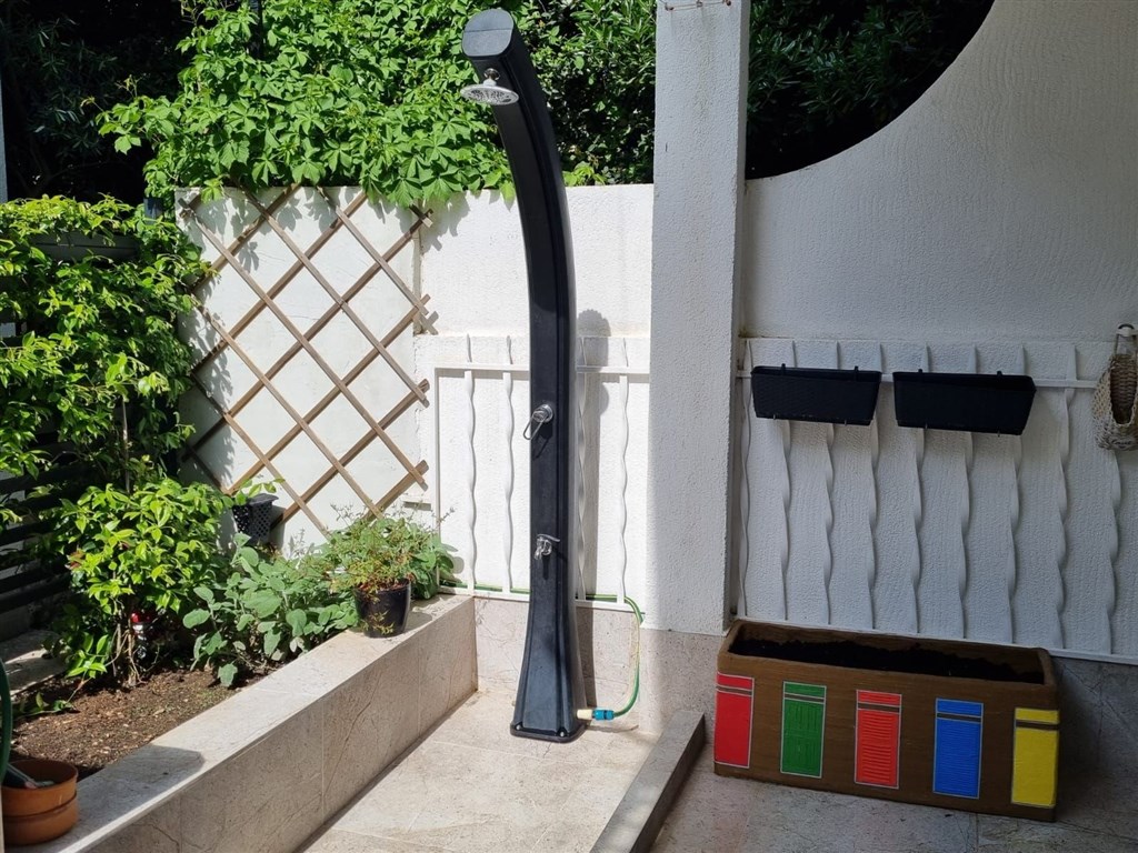 na-podej-rodinny-dum-se-dvema-samostatnymi-apartmany-v-blizkosti-more-a-plaze-jadrija-chorvatsko