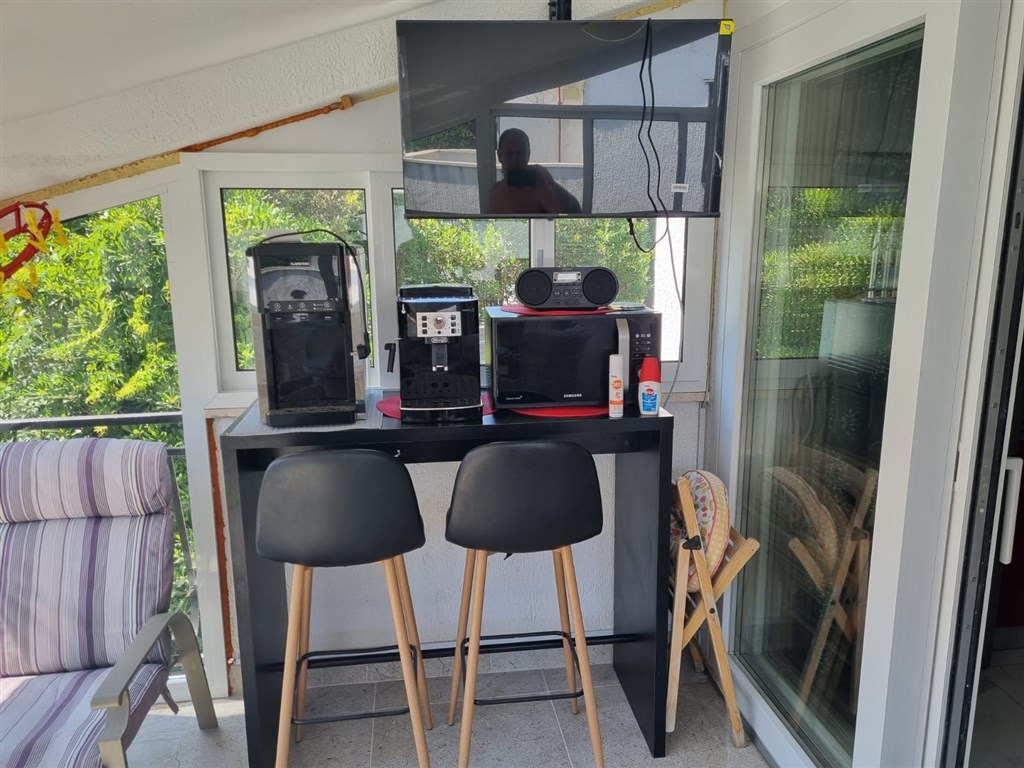 na-podej-rodinny-dum-se-dvema-samostatnymi-apartmany-v-blizkosti-more-a-plaze-jadrija-chorvatsko