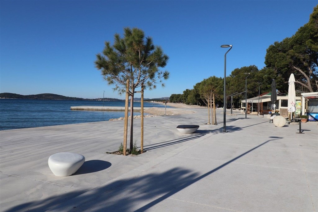 na-podej-rodinny-dum-se-dvema-samostatnymi-apartmany-v-blizkosti-more-a-plaze-jadrija-chorvatsko