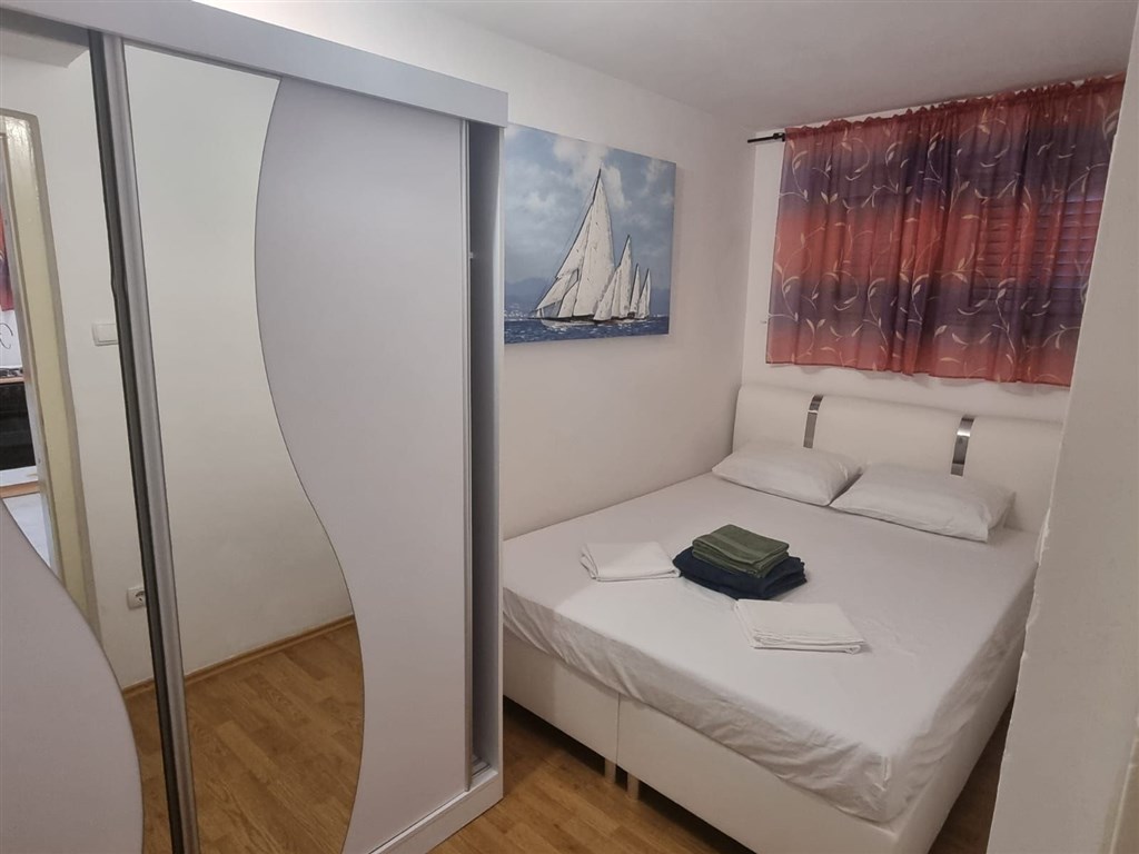 na-podej-rodinny-dum-se-dvema-samostatnymi-apartmany-v-blizkosti-more-a-plaze-jadrija-chorvatsko