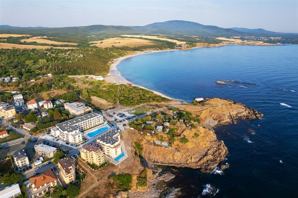 na-prodej-pekny-novy-a-kompletne-vybaveny-apartman-s-jednou-loznici-v-1-rade-od-more-achtopol-bulharsko