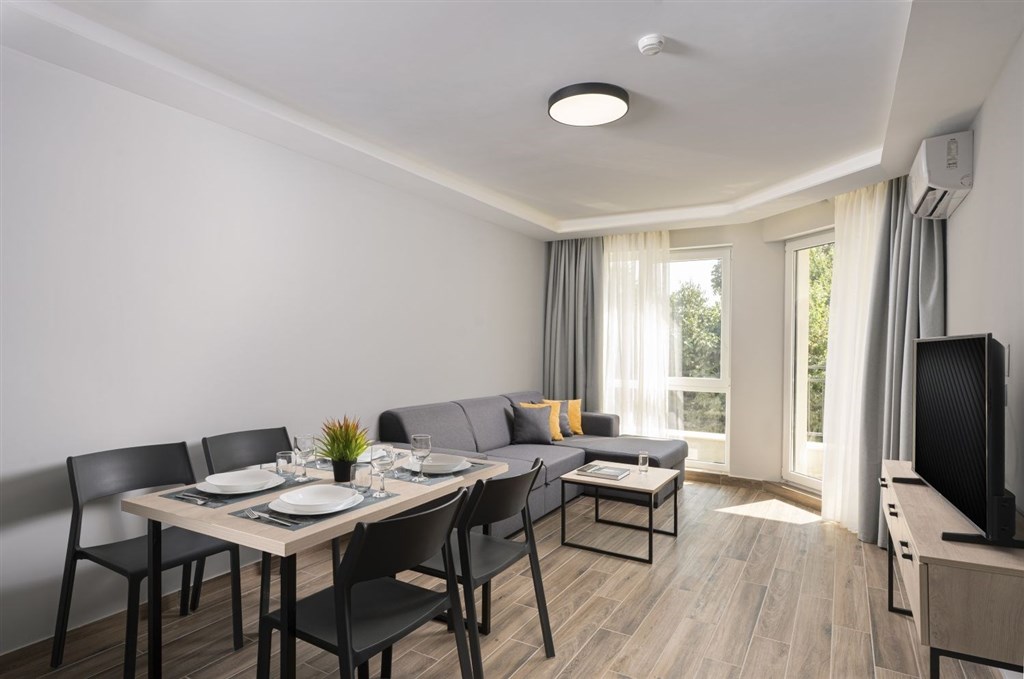 na-prodej-pekny-novy-a-kompletne-vybaveny-apartman-s-jednou-loznici-v-1-rade-od-more-achtopol-bulharsko