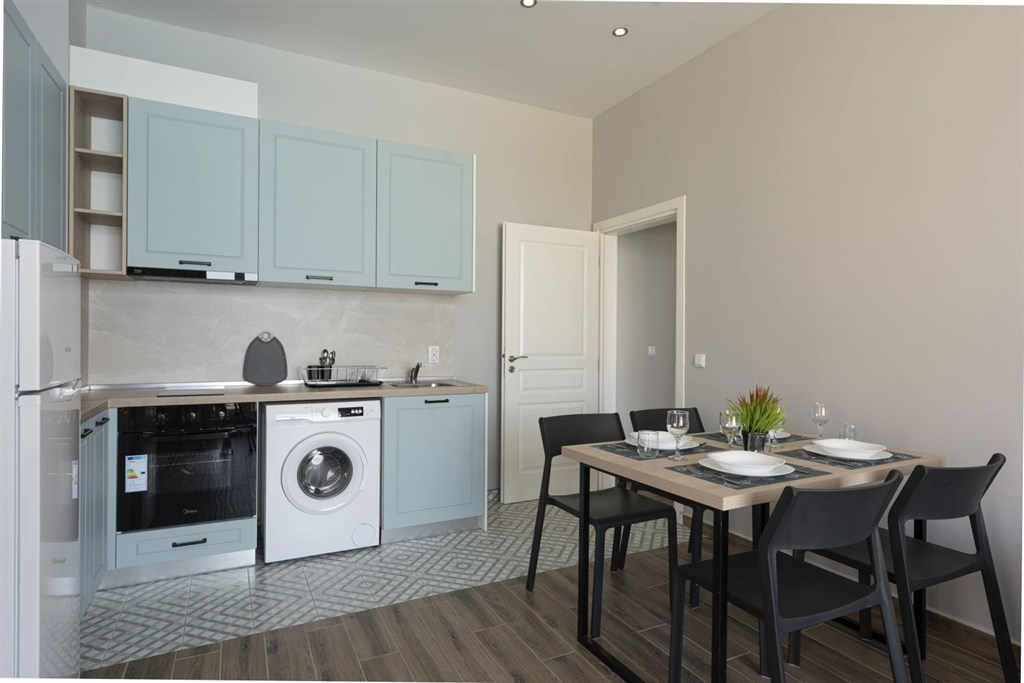 na-prodej-pekny-novy-a-kompletne-vybaveny-apartman-s-jednou-loznici-v-1-rade-od-more-achtopol-bulharsko