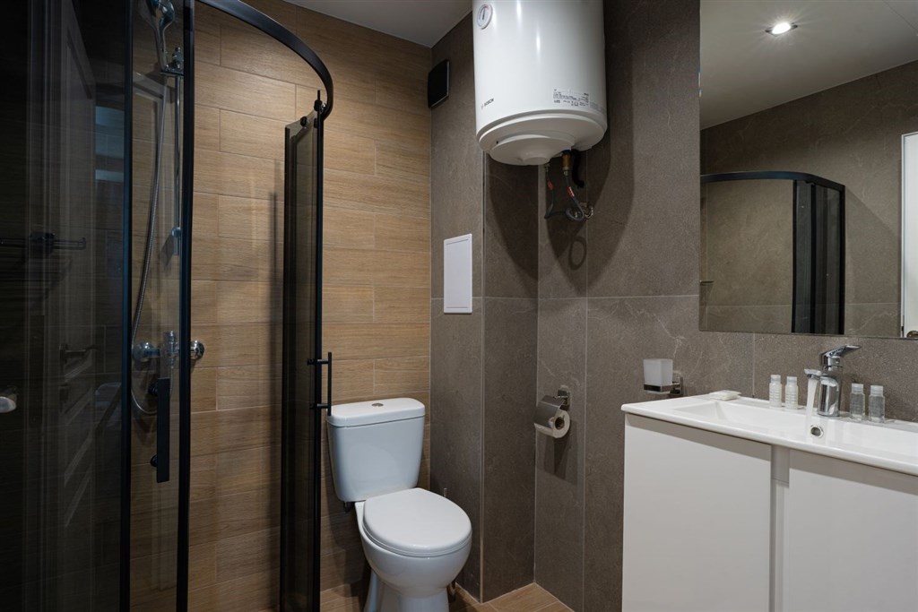 na-prodej-pekny-novy-a-kompletne-vybaveny-apartman-s-jednou-loznici-v-1-rade-od-more-achtopol-bulharsko