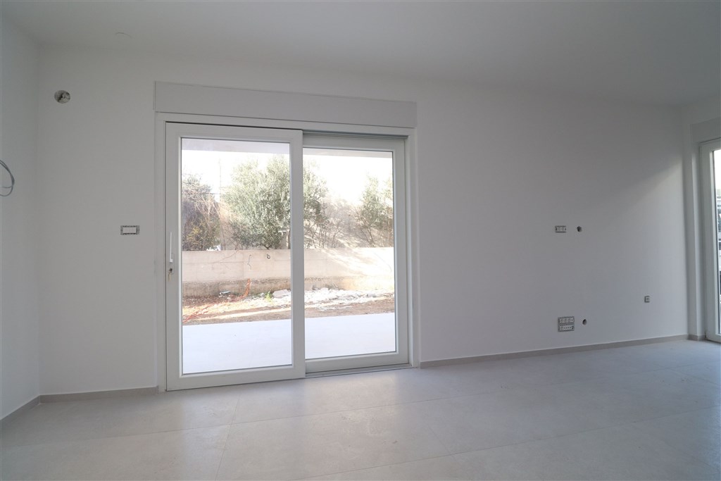 na-prodej-novy-apartman-se-2-loznicemi-a-predzahradkou-vodice-chorvatsko