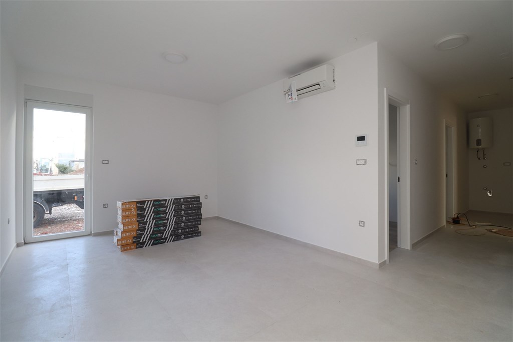 na-prodej-novy-apartman-se-2-loznicemi-a-predzahradkou-vodice-chorvatsko