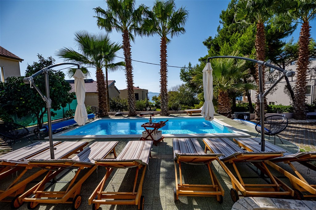 na-prodej-velmi-pekny-a-prostorny-apartman-s-vyhledem-na-more-a-okolni-ostrovy-100-m-od-plaze-v-malebne-obci-kozino-u-zadaru-chorvatsko