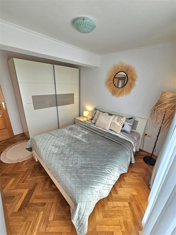 na-prodej-velmi-pekny-a-prostorny-apartman-s-vyhledem-na-more-a-okolni-ostrovy-100-m-od-plaze-v-malebne-obci-kozino-u-zadaru-chorvatsko