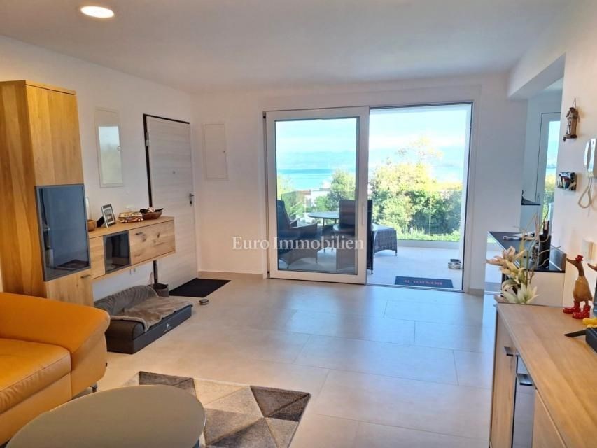 na-prodej-moderni-apartman-s-castecnym-vyhledem-na-more-malinska-ostrov-krk-chorvatsko