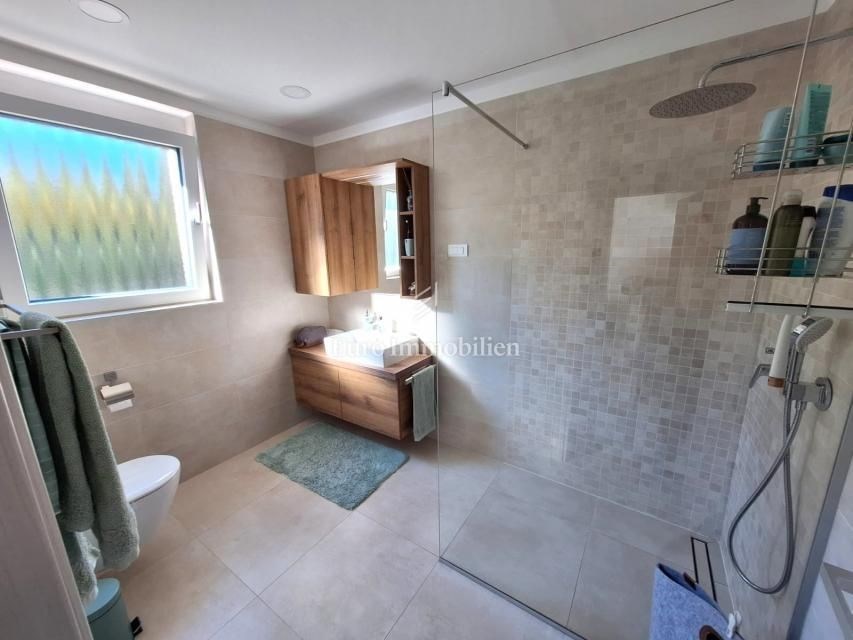 na-prodej-moderni-apartman-s-castecnym-vyhledem-na-more-malinska-ostrov-krk-chorvatsko