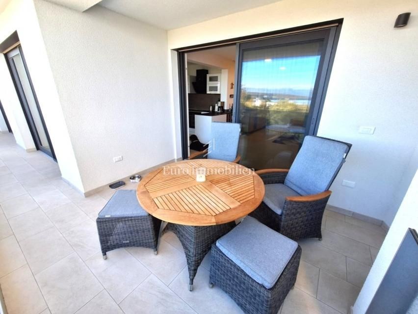 na-prodej-moderni-apartman-s-castecnym-vyhledem-na-more-malinska-ostrov-krk-chorvatsko