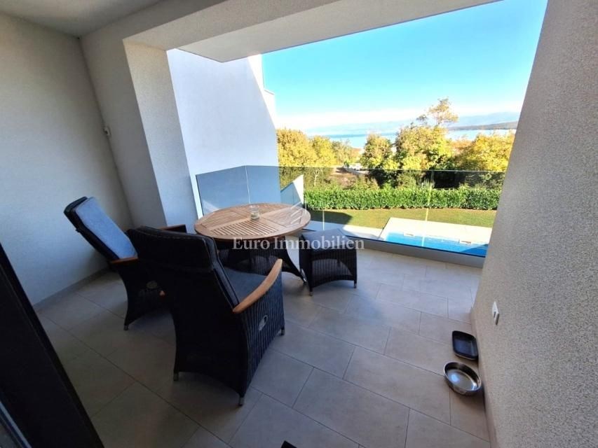 na-prodej-moderni-apartman-s-castecnym-vyhledem-na-more-malinska-ostrov-krk-chorvatsko