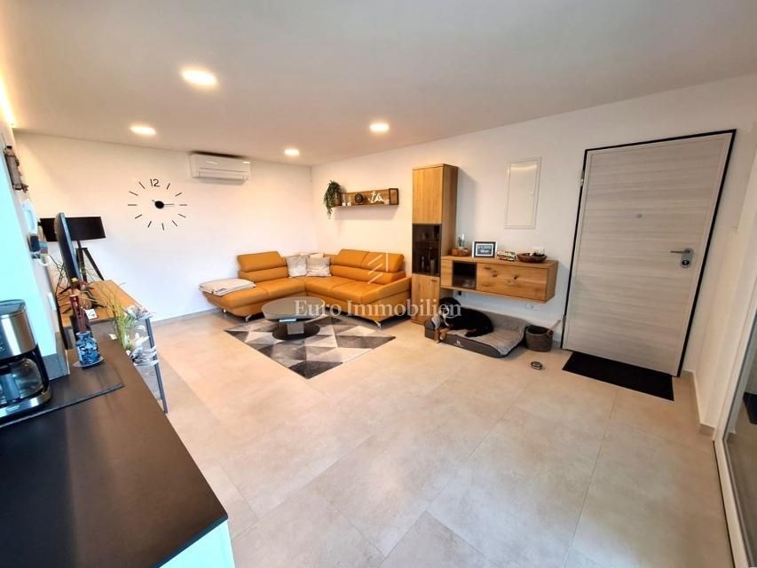 na-prodej-moderni-apartman-s-castecnym-vyhledem-na-more-malinska-ostrov-krk-chorvatsko