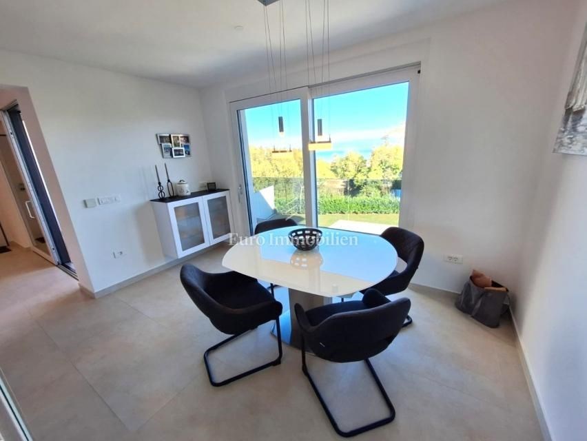 na-prodej-moderni-apartman-s-castecnym-vyhledem-na-more-malinska-ostrov-krk-chorvatsko