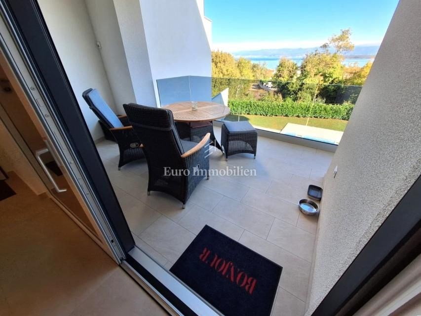 na-prodej-moderni-apartman-s-castecnym-vyhledem-na-more-malinska-ostrov-krk-chorvatsko