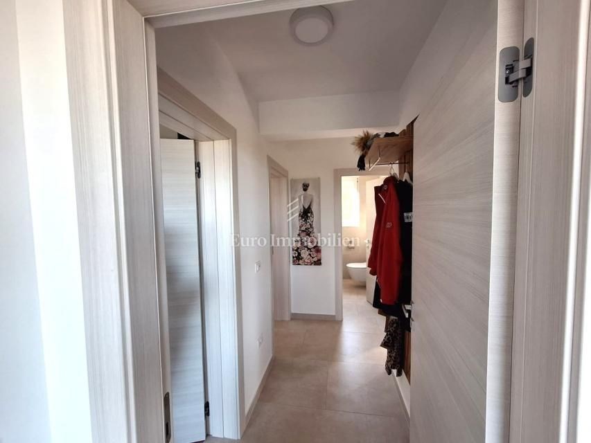 na-prodej-moderni-apartman-s-castecnym-vyhledem-na-more-malinska-ostrov-krk-chorvatsko