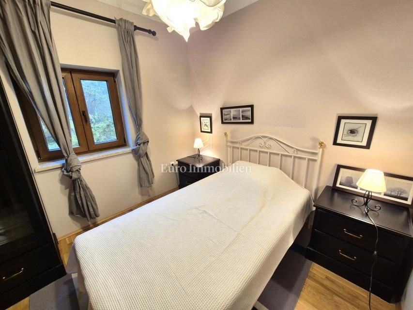 na-prodej-pekny-mezonetovy-apartman-v-klidne-lokalite-v-blizkosti-more-malinska-chorvatsko