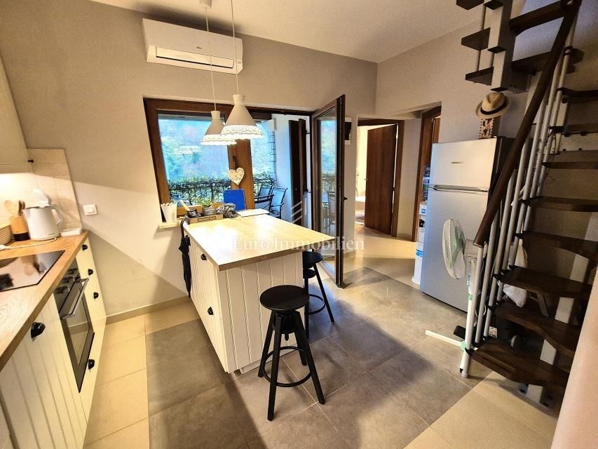 na-prodej-pekny-mezonetovy-apartman-v-klidne-lokalite-v-blizkosti-more-malinska-chorvatsko