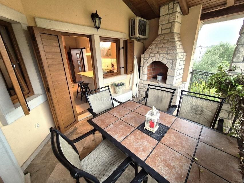 na-prodej-pekny-mezonetovy-apartman-v-klidne-lokalite-v-blizkosti-more-malinska-chorvatsko