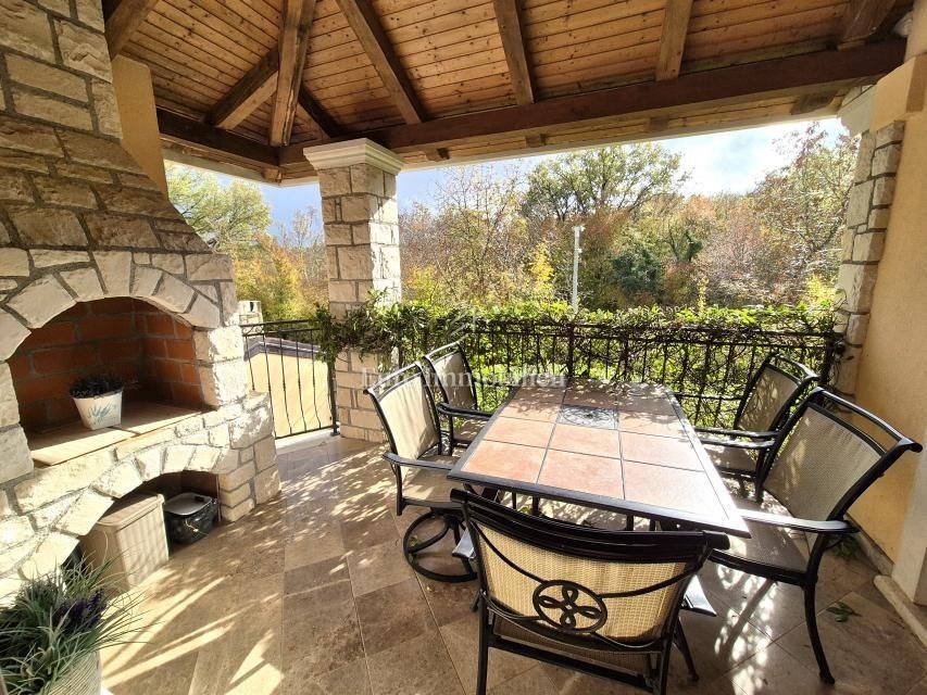 na-prodej-pekny-mezonetovy-apartman-v-klidne-lokalite-v-blizkosti-more-malinska-chorvatsko